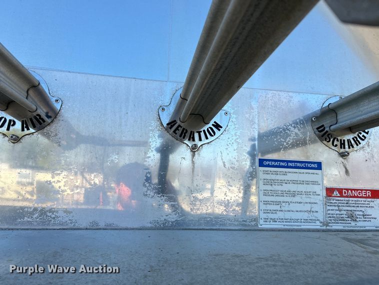 image for item EK4176 2015 Mac tank trailer