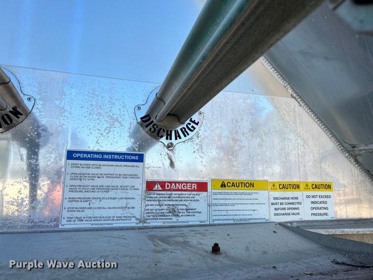 image for item EK4176 2015 Mac tank trailer