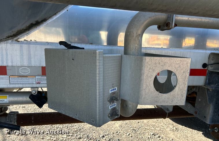 image for item EK4176 2015 Mac tank trailer