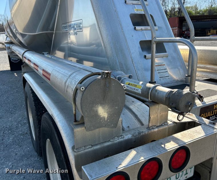 image for item EK4176 2015 Mac tank trailer