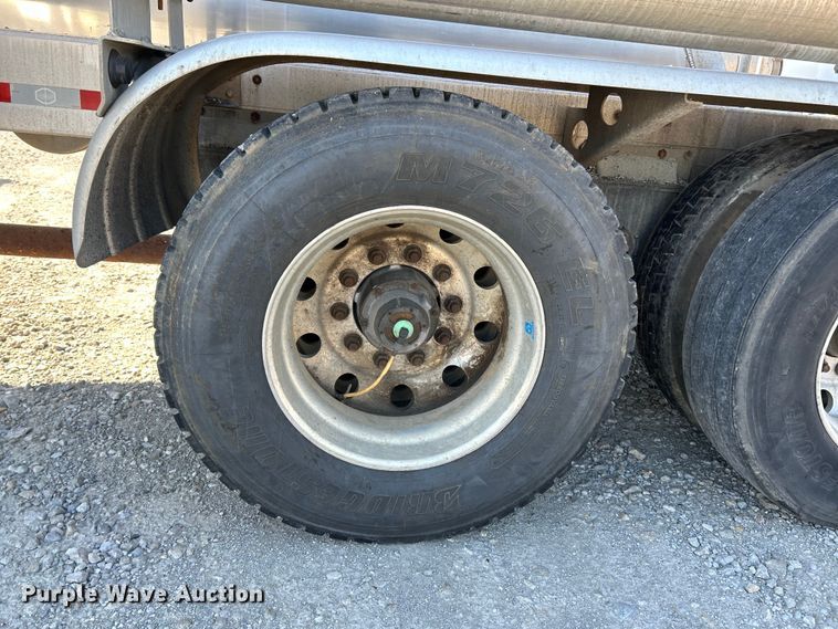 image for item EK4176 2015 Mac tank trailer