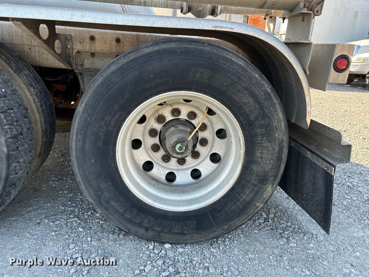 image for item EK4176 2015 Mac tank trailer