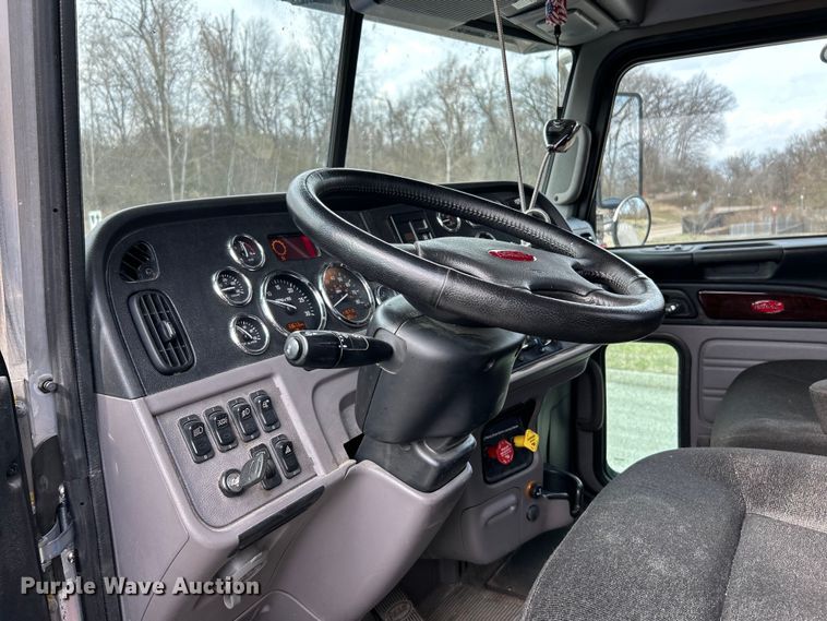 image for item EK4178 2022 Peterbilt 389 semi truck