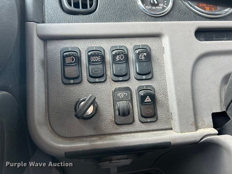 image for item EK4178 2022 Peterbilt 389 semi truck