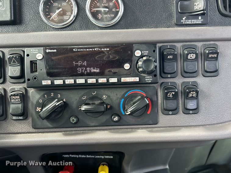 image for item EK4178 2022 Peterbilt 389 semi truck