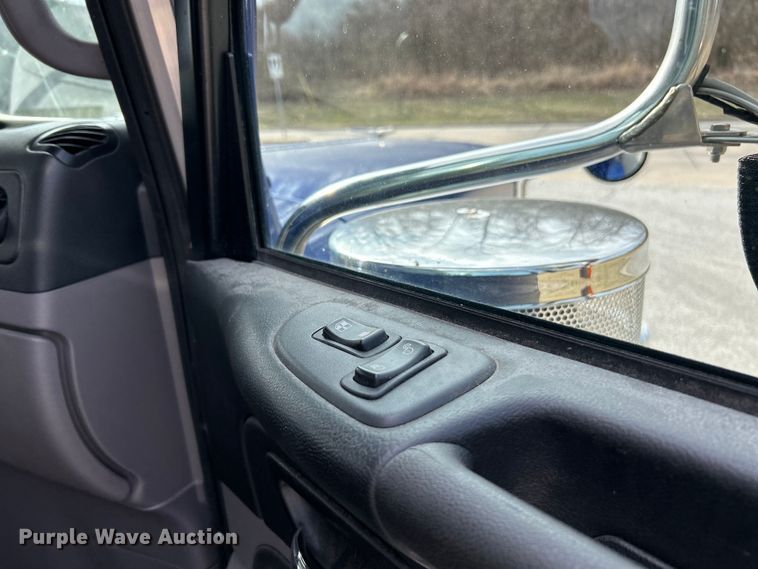 image for item EK4178 2022 Peterbilt 389 semi truck