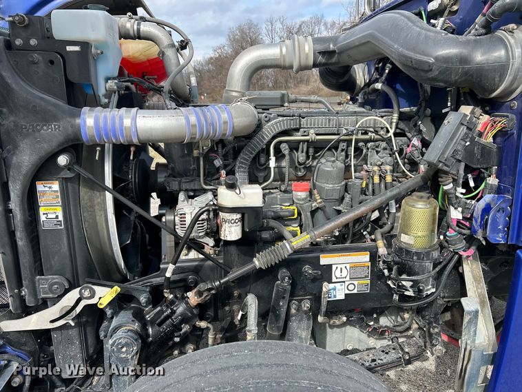 image for item EK4178 2022 Peterbilt 389 semi truck