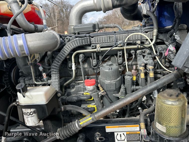 image for item EK4178 2022 Peterbilt 389 semi truck