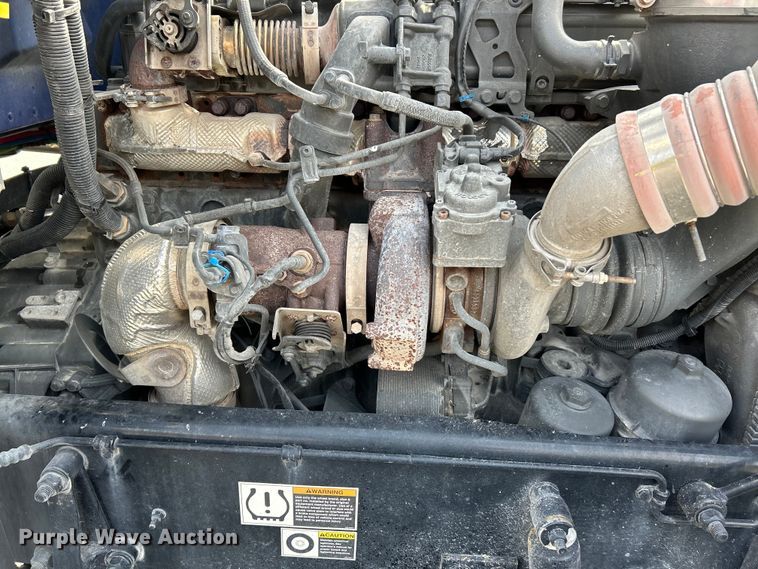 image for item EK4178 2022 Peterbilt 389 semi truck