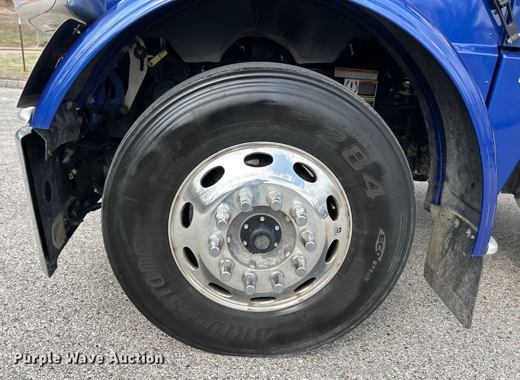 image for item EK4178 2022 Peterbilt 389 semi truck