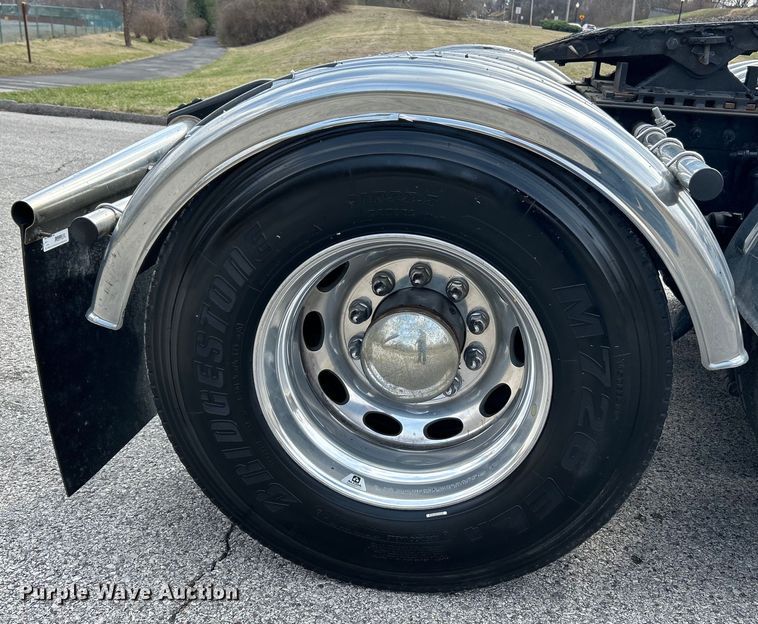 image for item EK4178 2022 Peterbilt 389 semi truck