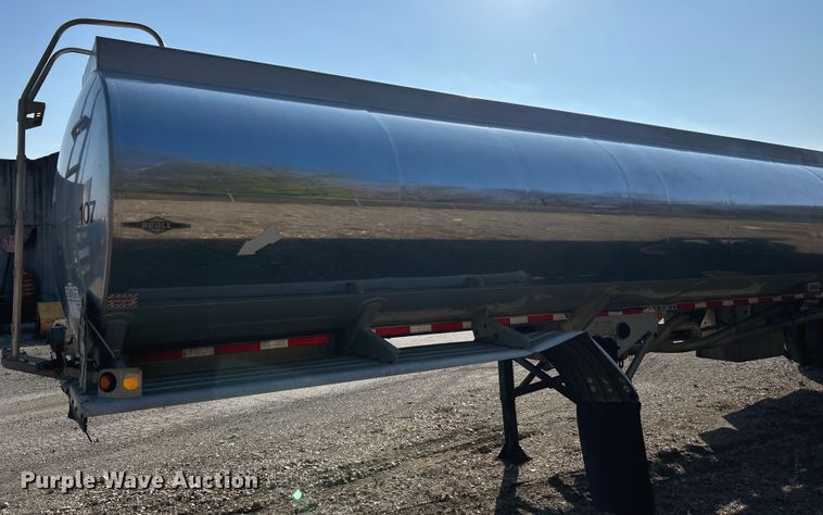 image for item EK4179 2007 Beall BAST-95-4-SB tank trailer