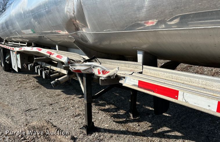 image for item EK4179 2007 Beall BAST-95-4-SB tank trailer