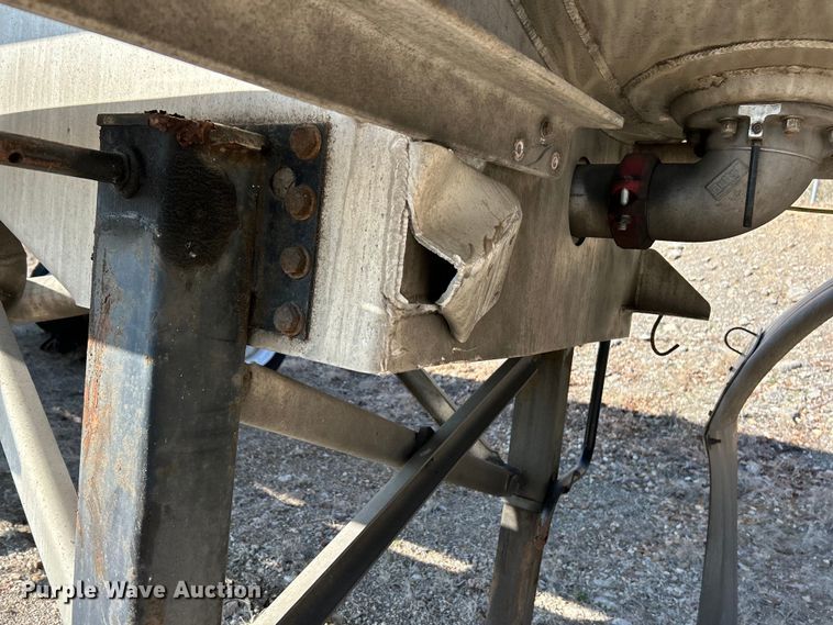 image for item EK4179 2007 Beall BAST-95-4-SB tank trailer