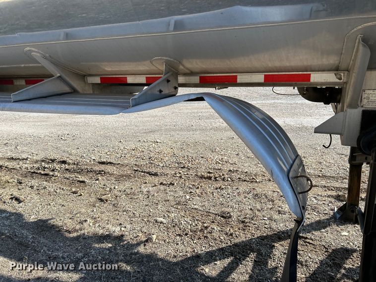 image for item EK4179 2007 Beall BAST-95-4-SB tank trailer