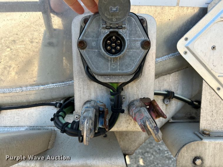 image for item EK4179 2007 Beall BAST-95-4-SB tank trailer