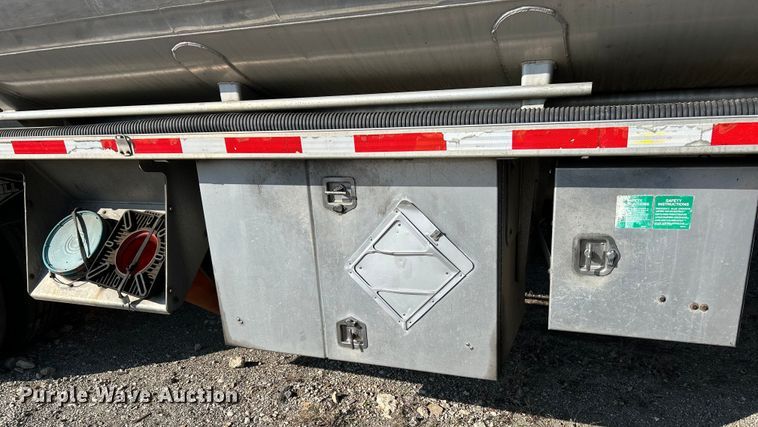image for item EK4179 2007 Beall BAST-95-4-SB tank trailer