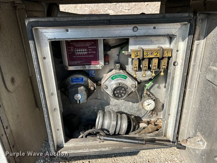 image for item EK4179 2007 Beall BAST-95-4-SB tank trailer