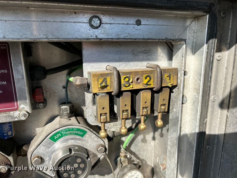 image for item EK4179 2007 Beall BAST-95-4-SB tank trailer