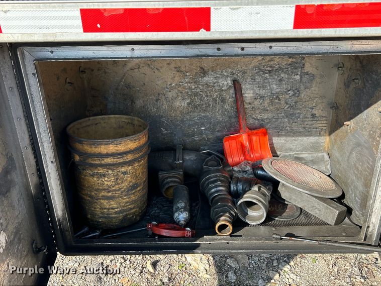 image for item EK4179 2007 Beall BAST-95-4-SB tank trailer