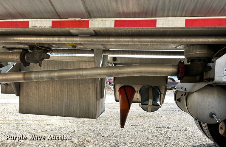 image for item EK4179 2007 Beall BAST-95-4-SB tank trailer