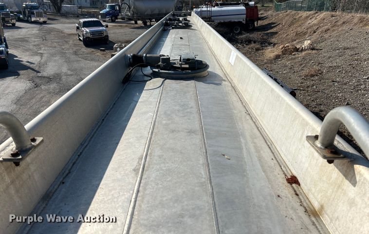 image for item EK4179 2007 Beall BAST-95-4-SB tank trailer