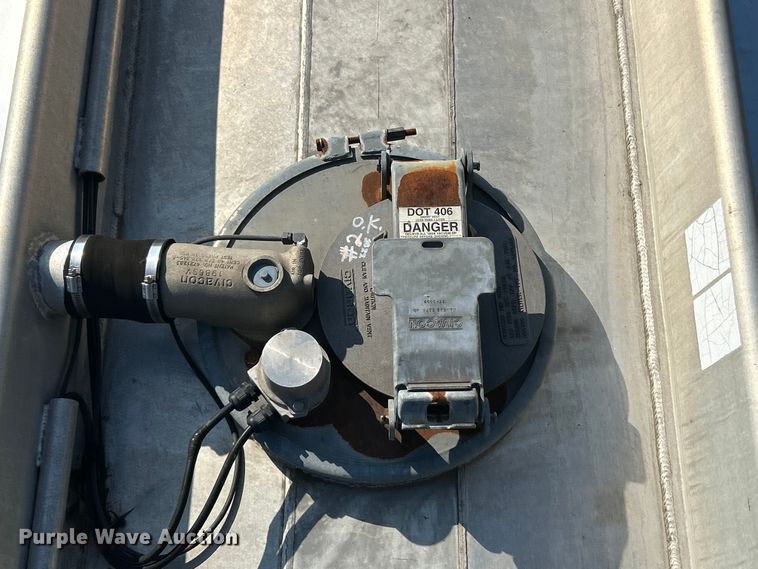 image for item EK4179 2007 Beall BAST-95-4-SB tank trailer