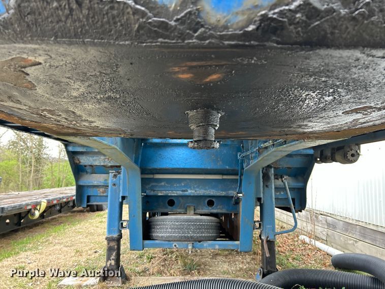 image for item EK4385 2001 Trail King drop deck equipment trailer