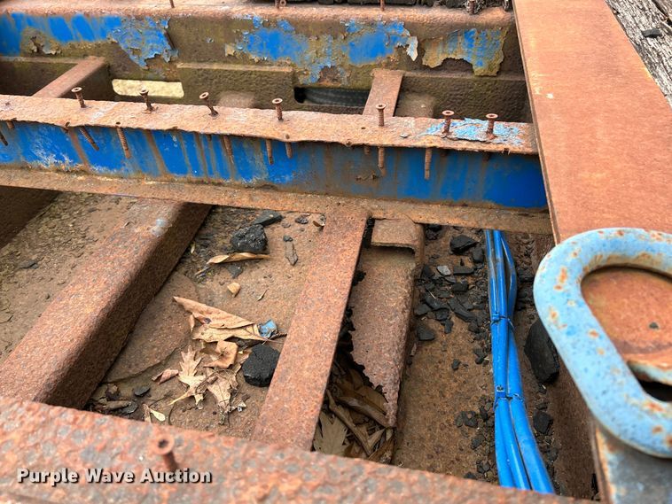 image for item EK4385 2001 Trail King drop deck equipment trailer