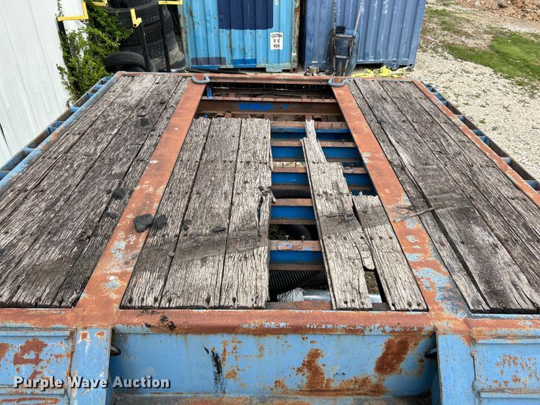 image for item EK4385 2001 Trail King drop deck equipment trailer