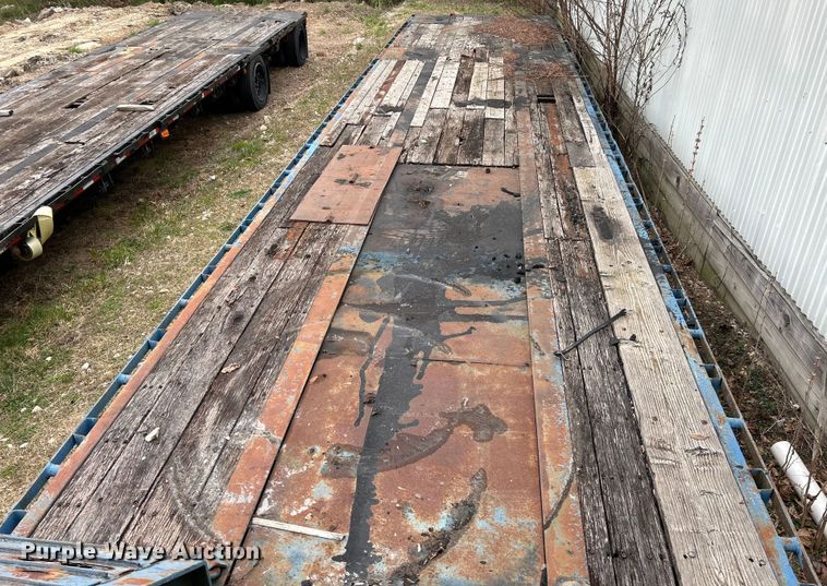 image for item EK4385 2001 Trail King drop deck equipment trailer