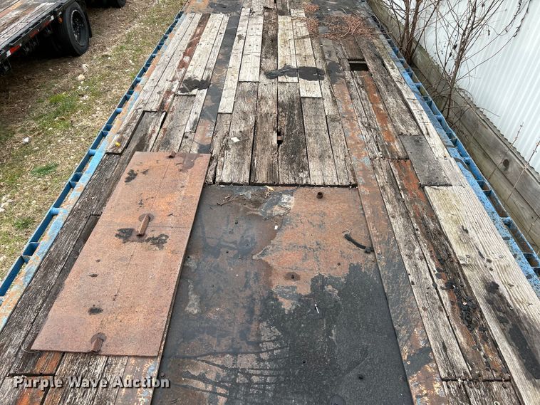 image for item EK4385 2001 Trail King drop deck equipment trailer