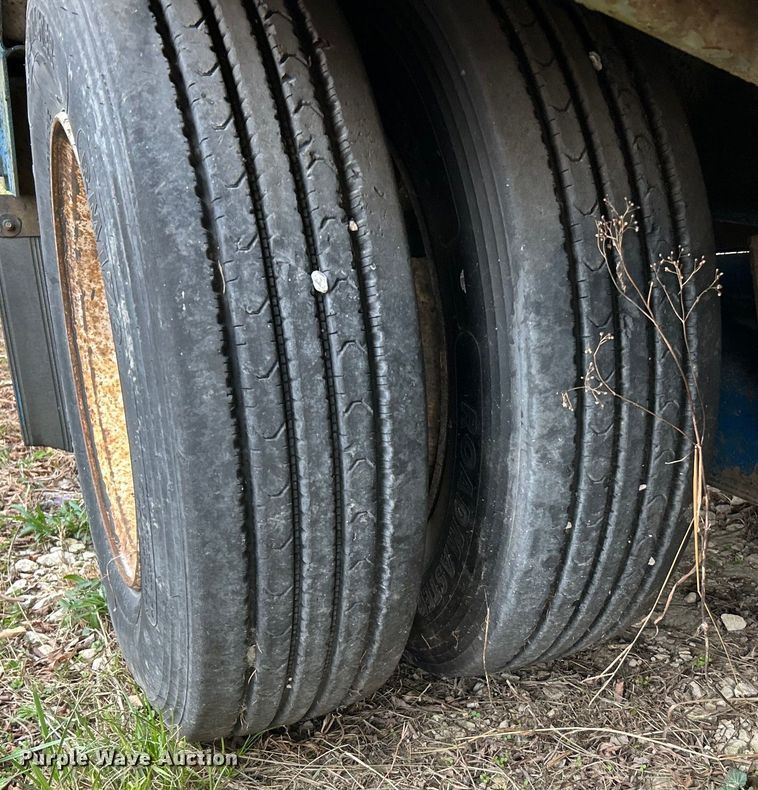 image for item EK4385 2001 Trail King drop deck equipment trailer