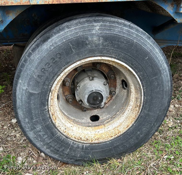 image for item EK4385 2001 Trail King drop deck equipment trailer