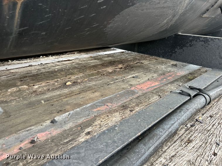 image for item EK4389 2000 Great Dane drop deck equipment trailer