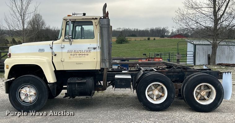 image for item EK4437 1975 Ford LT900 semi truck
