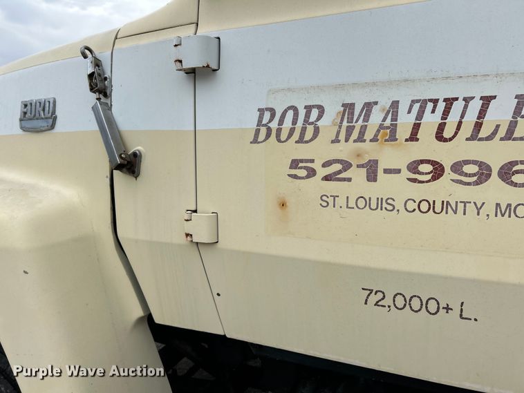 image for item EK4437 1975 Ford LT900 semi truck