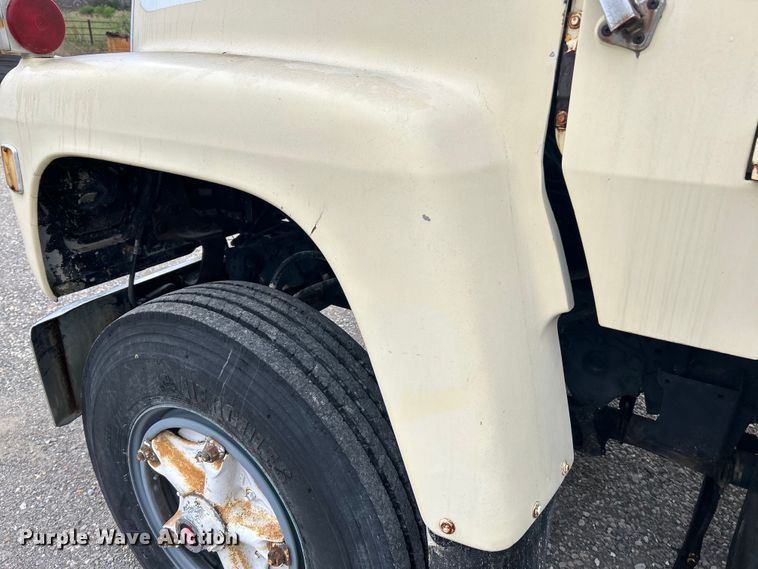 image for item EK4437 1975 Ford LT900 semi truck