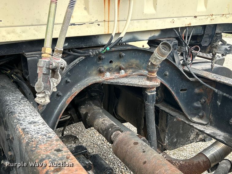 image for item EK4437 1975 Ford LT900 semi truck