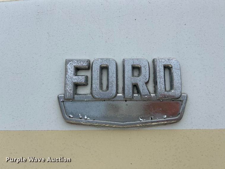 image for item EK4437 1975 Ford LT900 semi truck