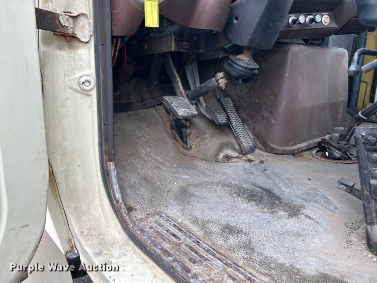 image for item EK4437 1975 Ford LT900 semi truck