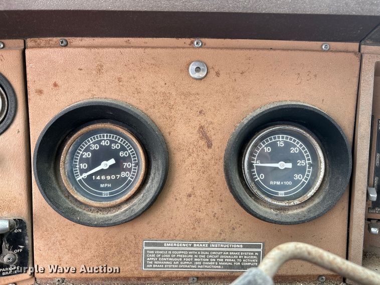 image for item EK4437 1975 Ford LT900 semi truck