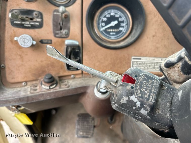 image for item EK4437 1975 Ford LT900 semi truck