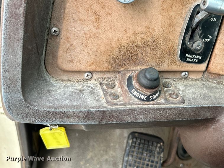 image for item EK4437 1975 Ford LT900 semi truck