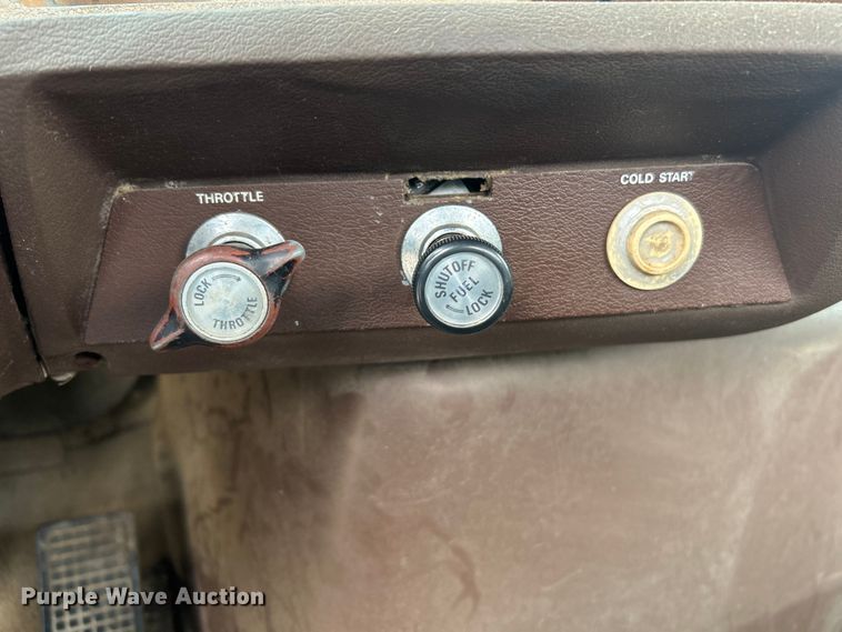 image for item EK4437 1975 Ford LT900 semi truck