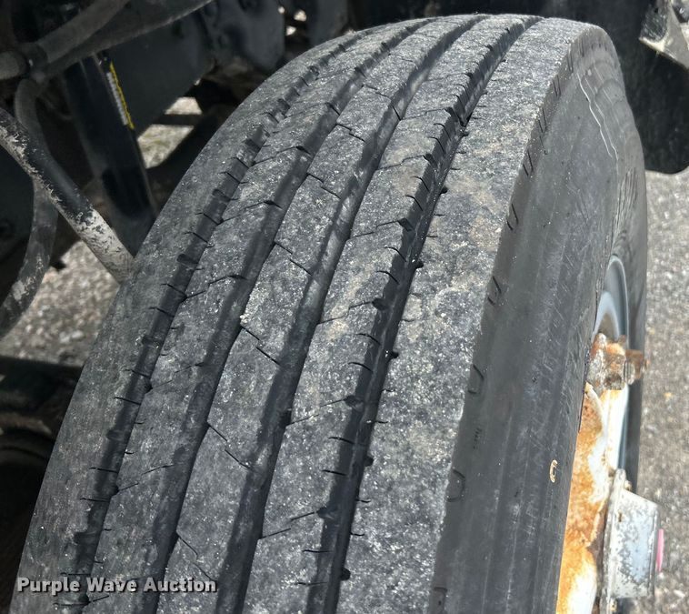 image for item EK4437 1975 Ford LT900 semi truck