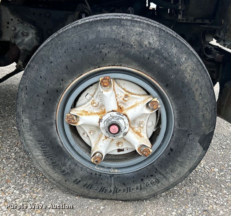 image for item EK4437 1975 Ford LT900 semi truck