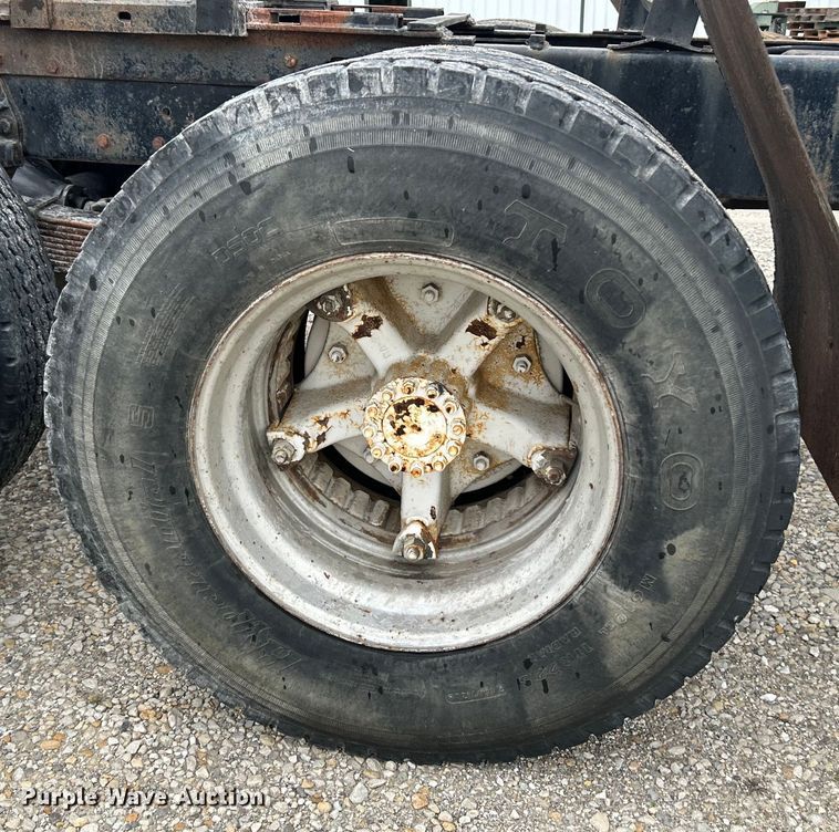 image for item EK4437 1975 Ford LT900 semi truck