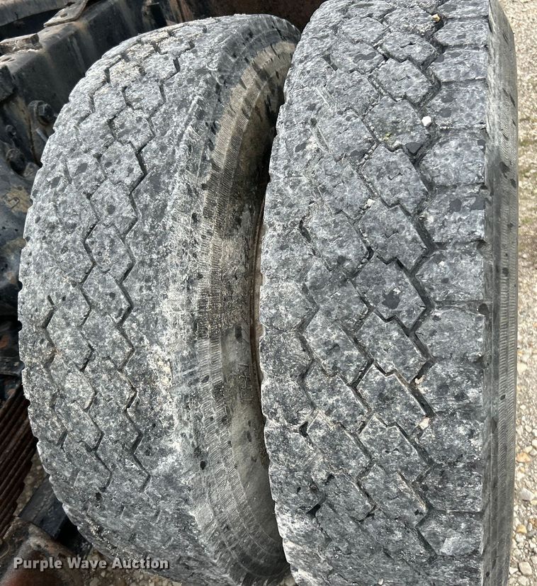 image for item EK4437 1975 Ford LT900 semi truck