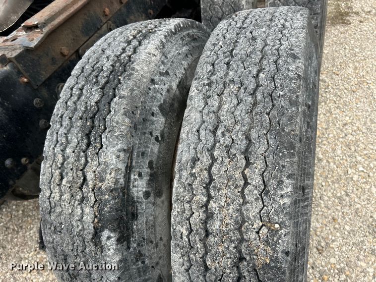 image for item EK4437 1975 Ford LT900 semi truck